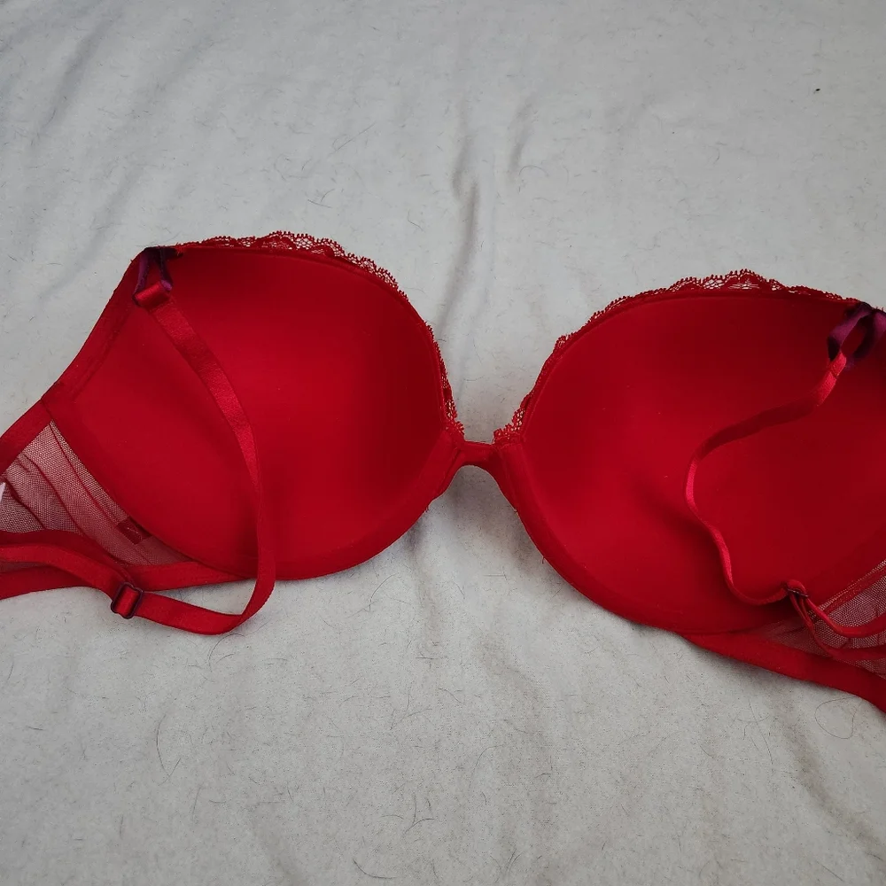 Victoria's Secret Red Lace Push-Up Bra Size 32DDD / 32F - Picture 3 of 5